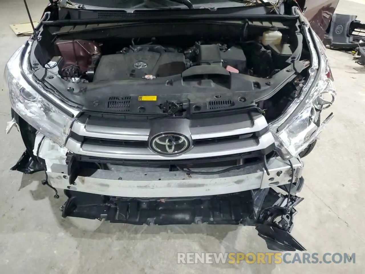 12 Photograph of a damaged car 5TDJZRFH8KS918297 TOYOTA HIGHLANDER 2019