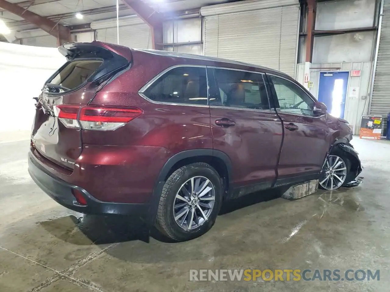 3 Photograph of a damaged car 5TDJZRFH8KS918297 TOYOTA HIGHLANDER 2019