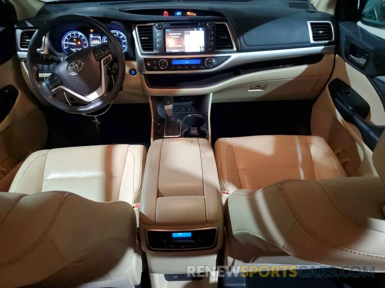 8 Photograph of a damaged car 5TDJZRFH8KS918297 TOYOTA HIGHLANDER 2019