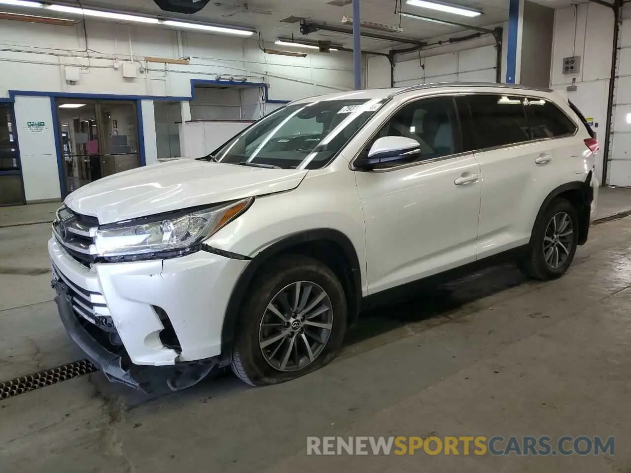 1 Photograph of a damaged car 5TDJZRFH8KS919840 TOYOTA HIGHLANDER 2019