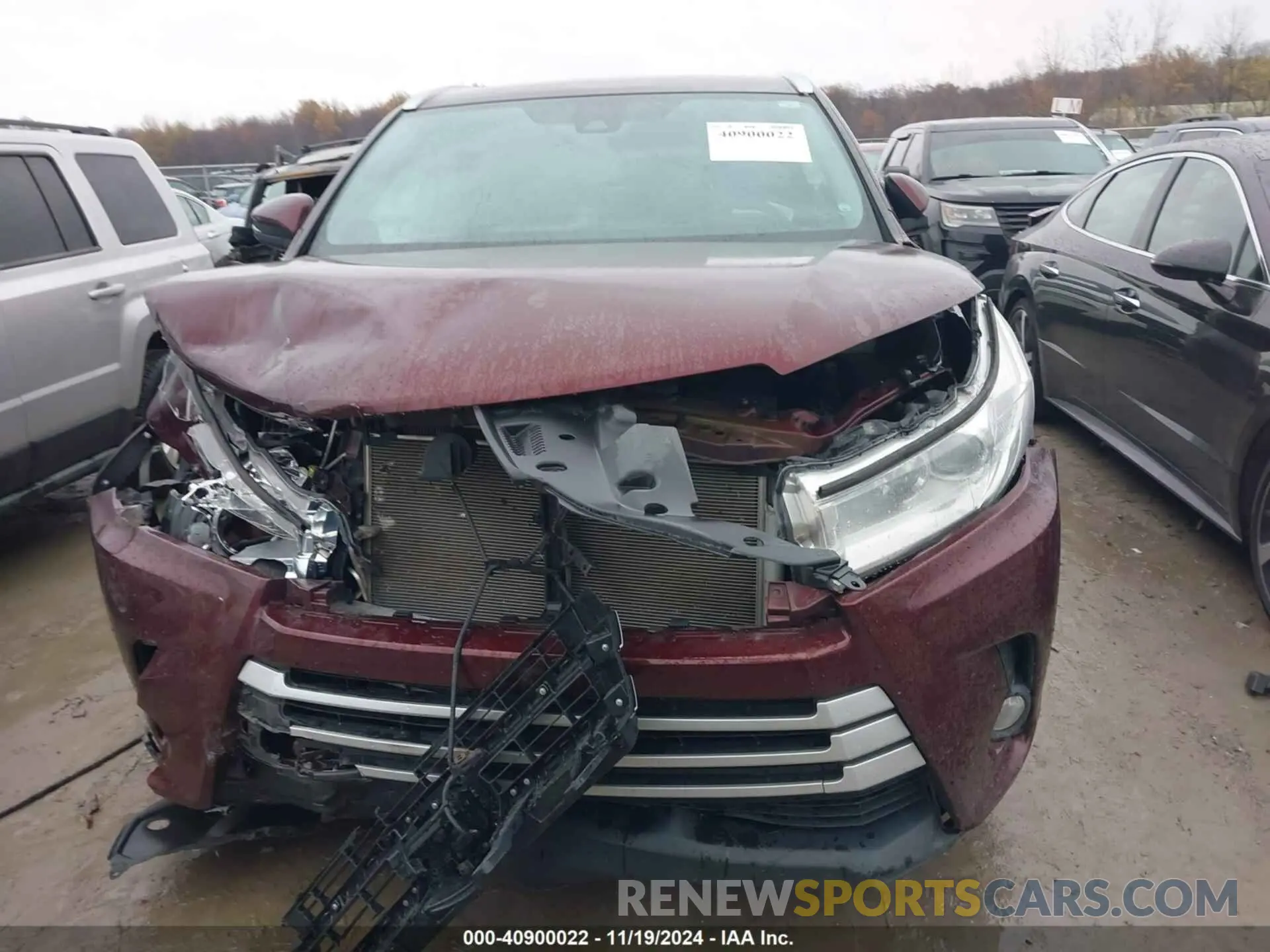 11 Photograph of a damaged car 5TDJZRFH8KS958539 TOYOTA HIGHLANDER 2019