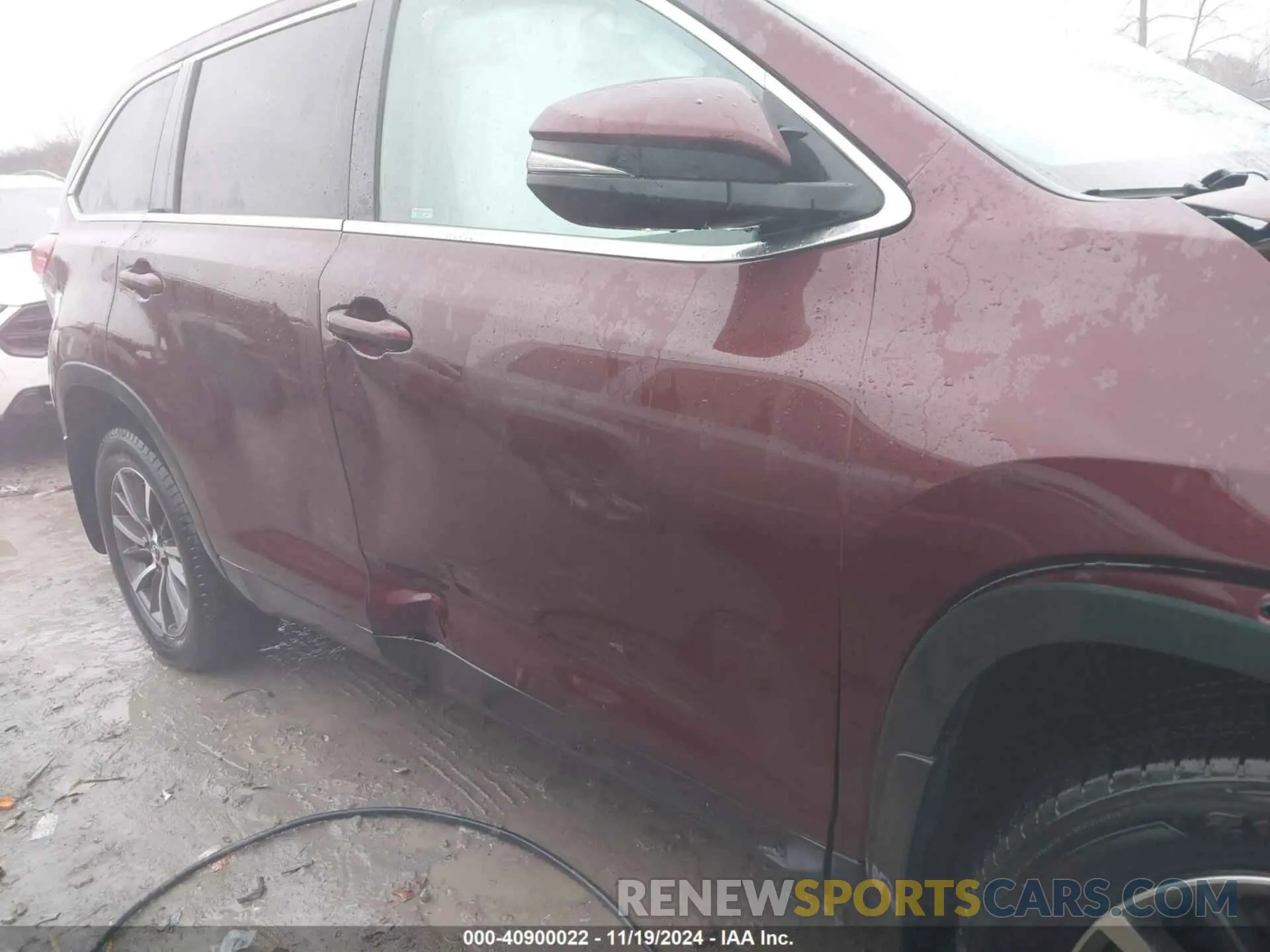 12 Photograph of a damaged car 5TDJZRFH8KS958539 TOYOTA HIGHLANDER 2019