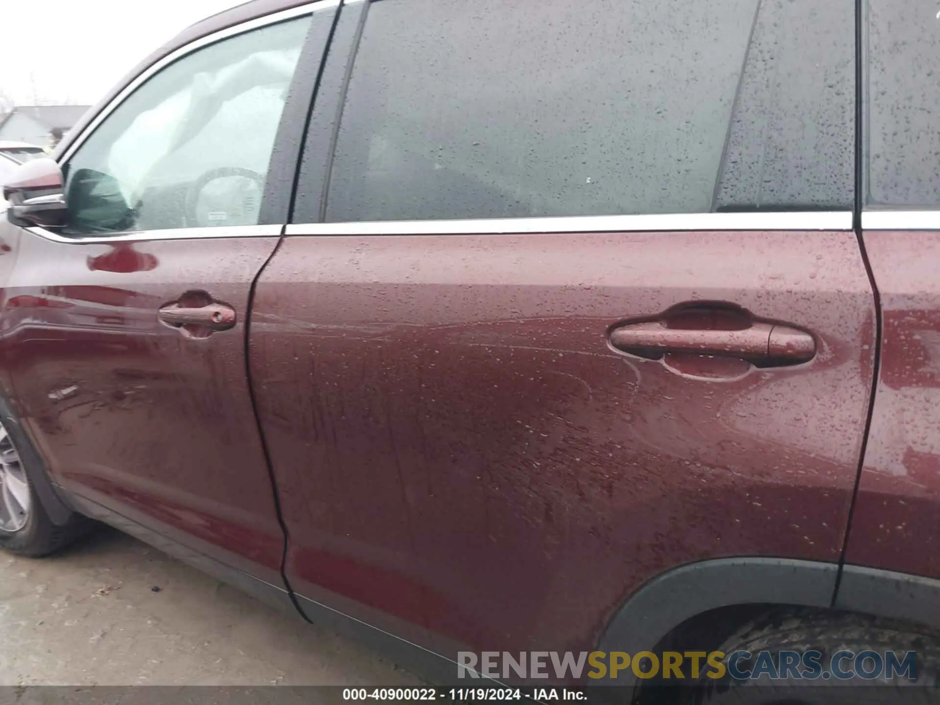 13 Photograph of a damaged car 5TDJZRFH8KS958539 TOYOTA HIGHLANDER 2019