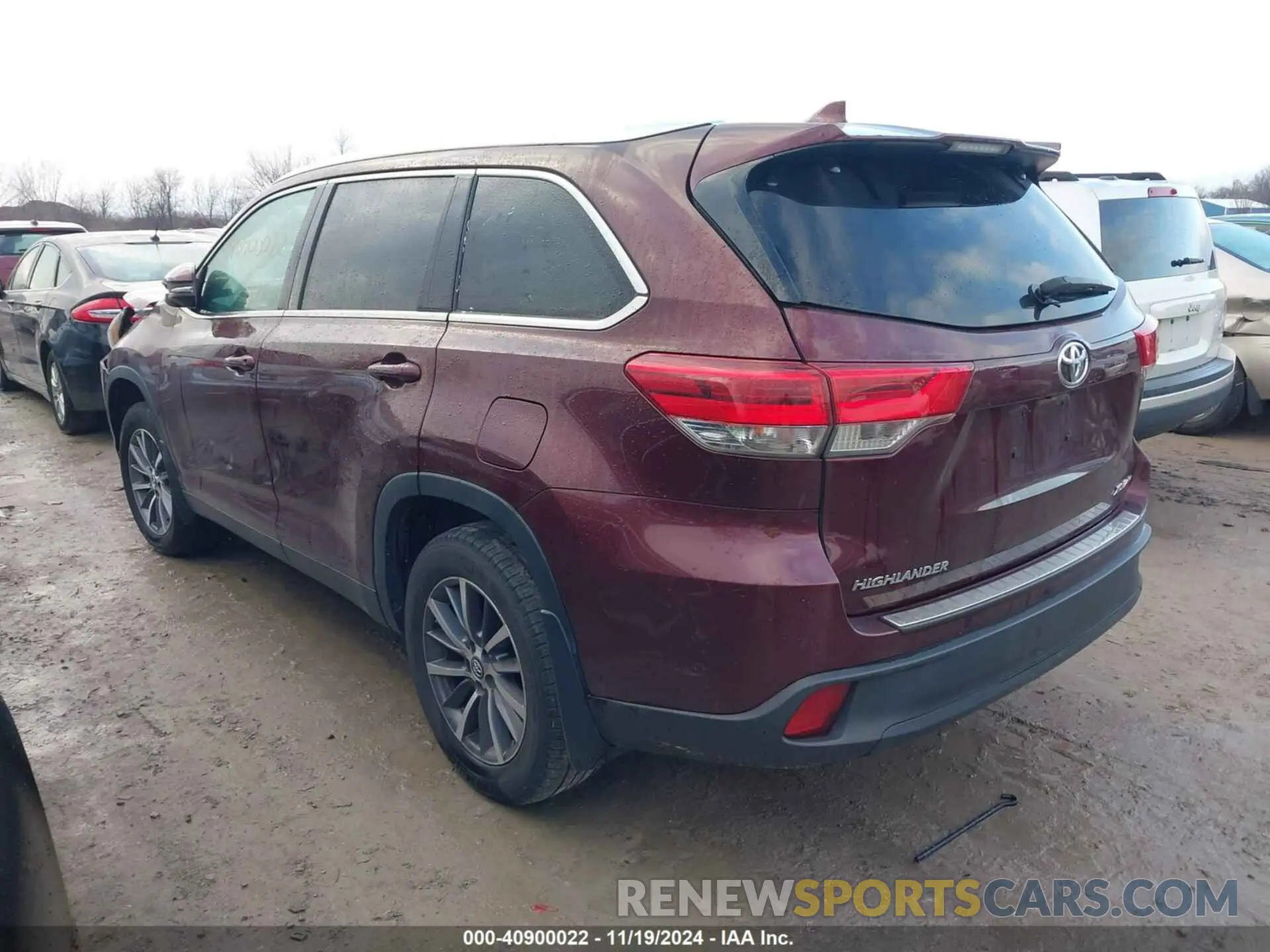 3 Photograph of a damaged car 5TDJZRFH8KS958539 TOYOTA HIGHLANDER 2019