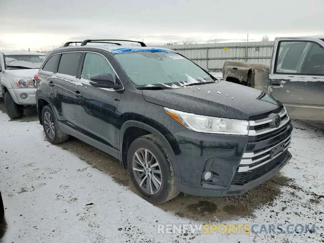 1 Photograph of a damaged car 5TDJZRFH9KS562703 TOYOTA HIGHLANDER 2019
