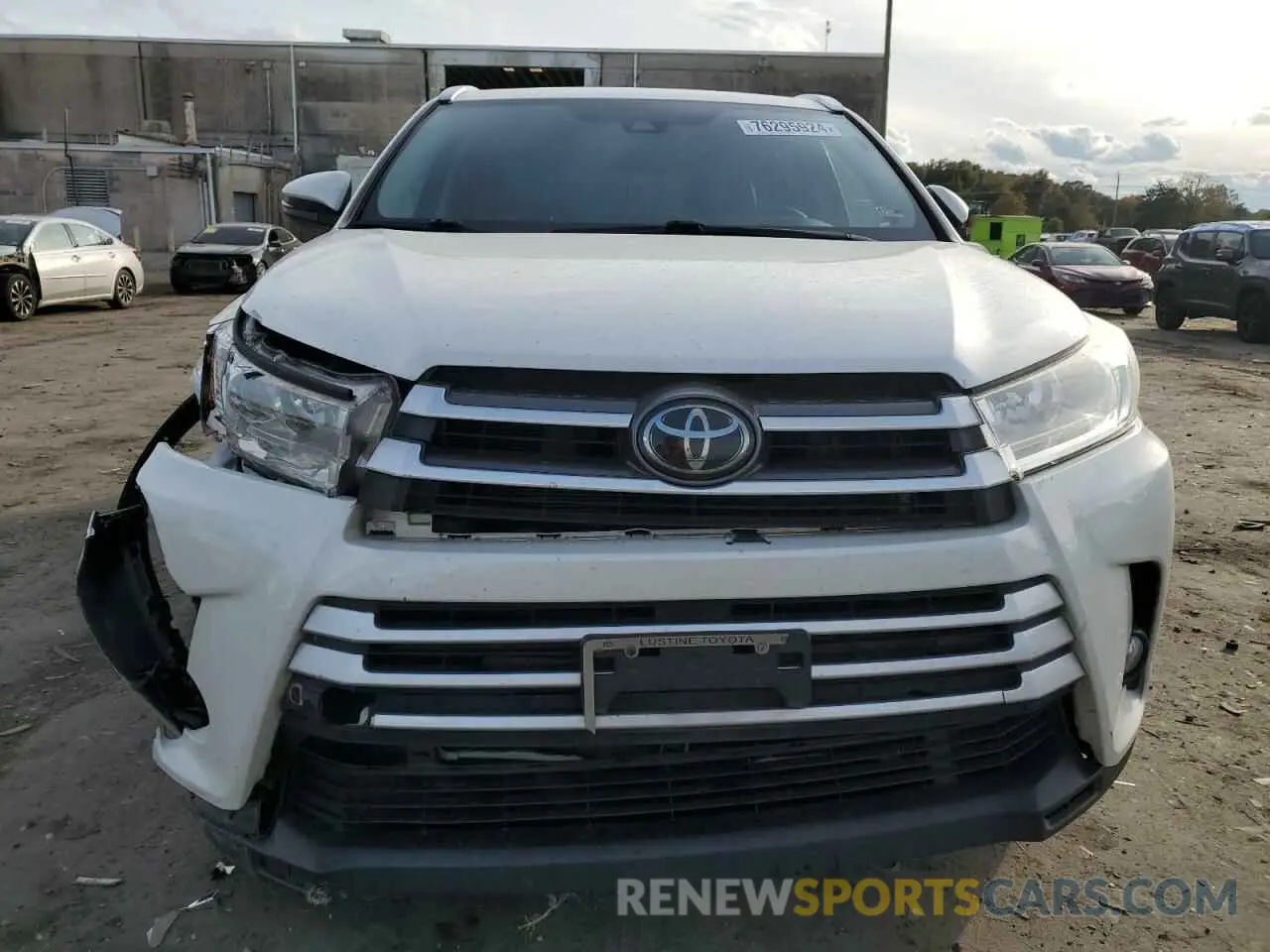 5 Photograph of a damaged car 5TDJZRFH9KS570753 TOYOTA HIGHLANDER 2019