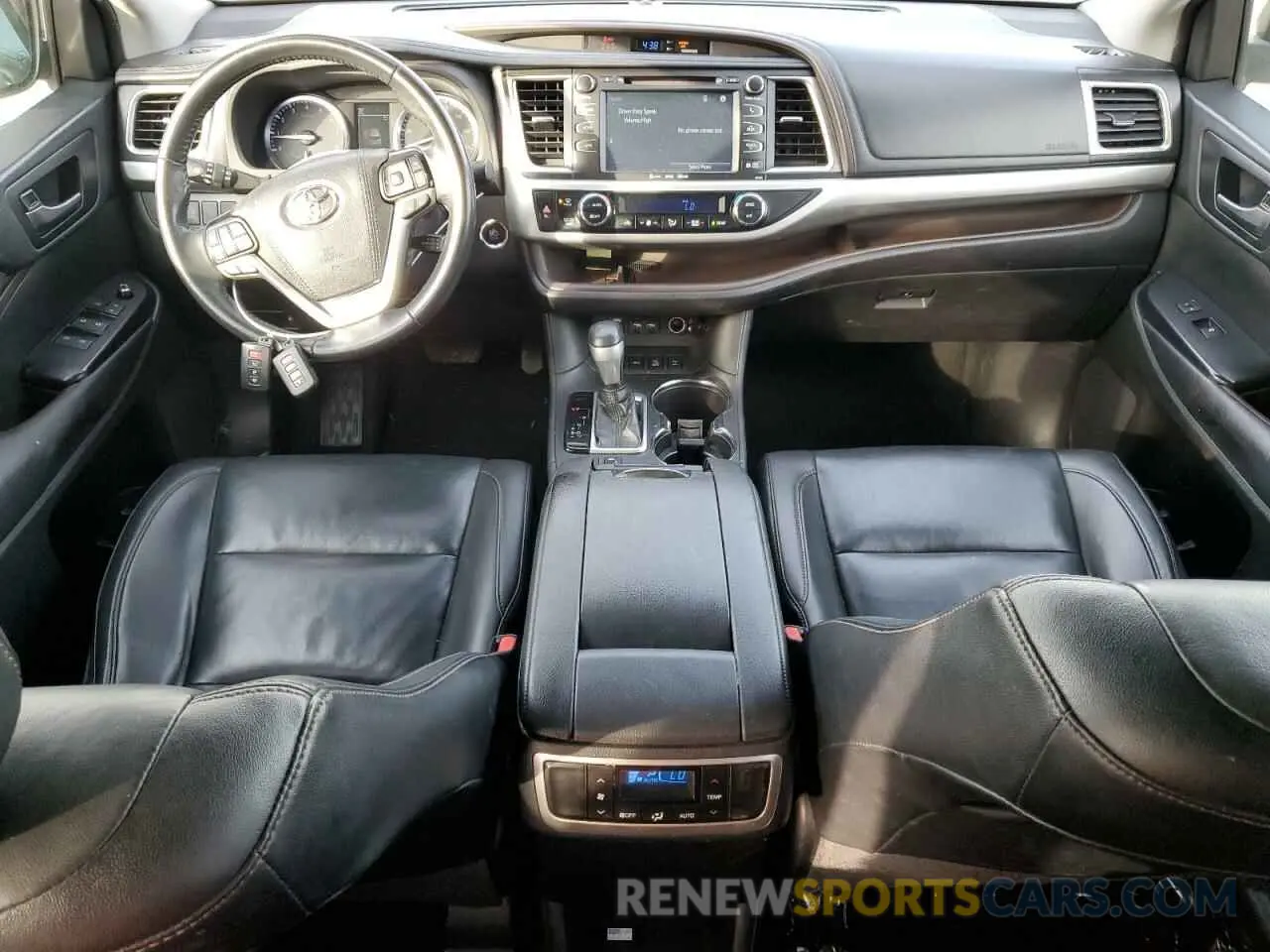 8 Photograph of a damaged car 5TDJZRFH9KS570753 TOYOTA HIGHLANDER 2019