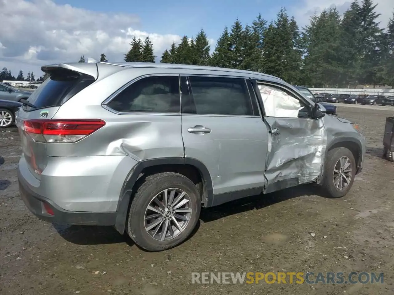 3 Photograph of a damaged car 5TDJZRFH9KS571255 TOYOTA HIGHLANDER 2019