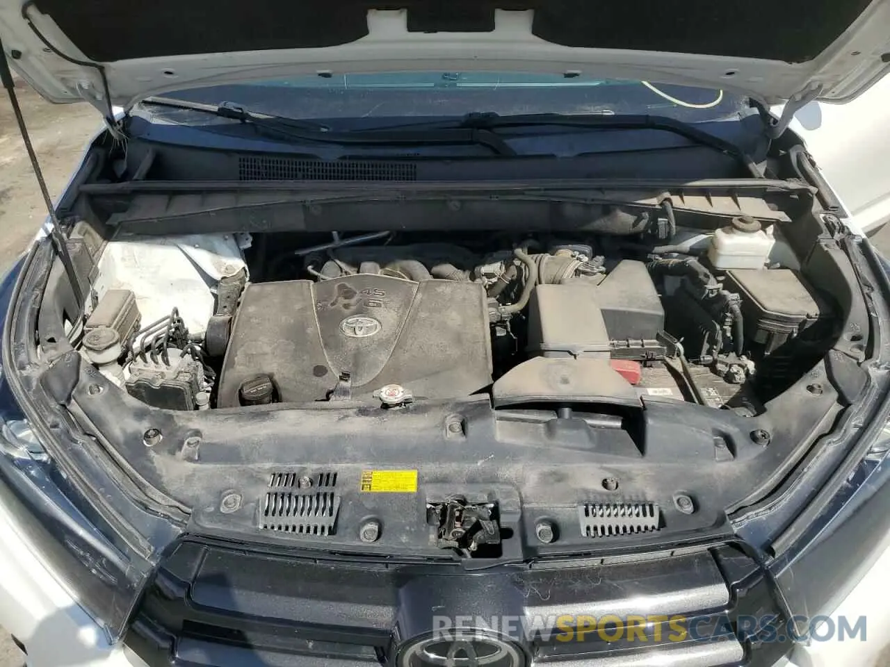 12 Photograph of a damaged car 5TDJZRFH9KS573832 TOYOTA HIGHLANDER 2019