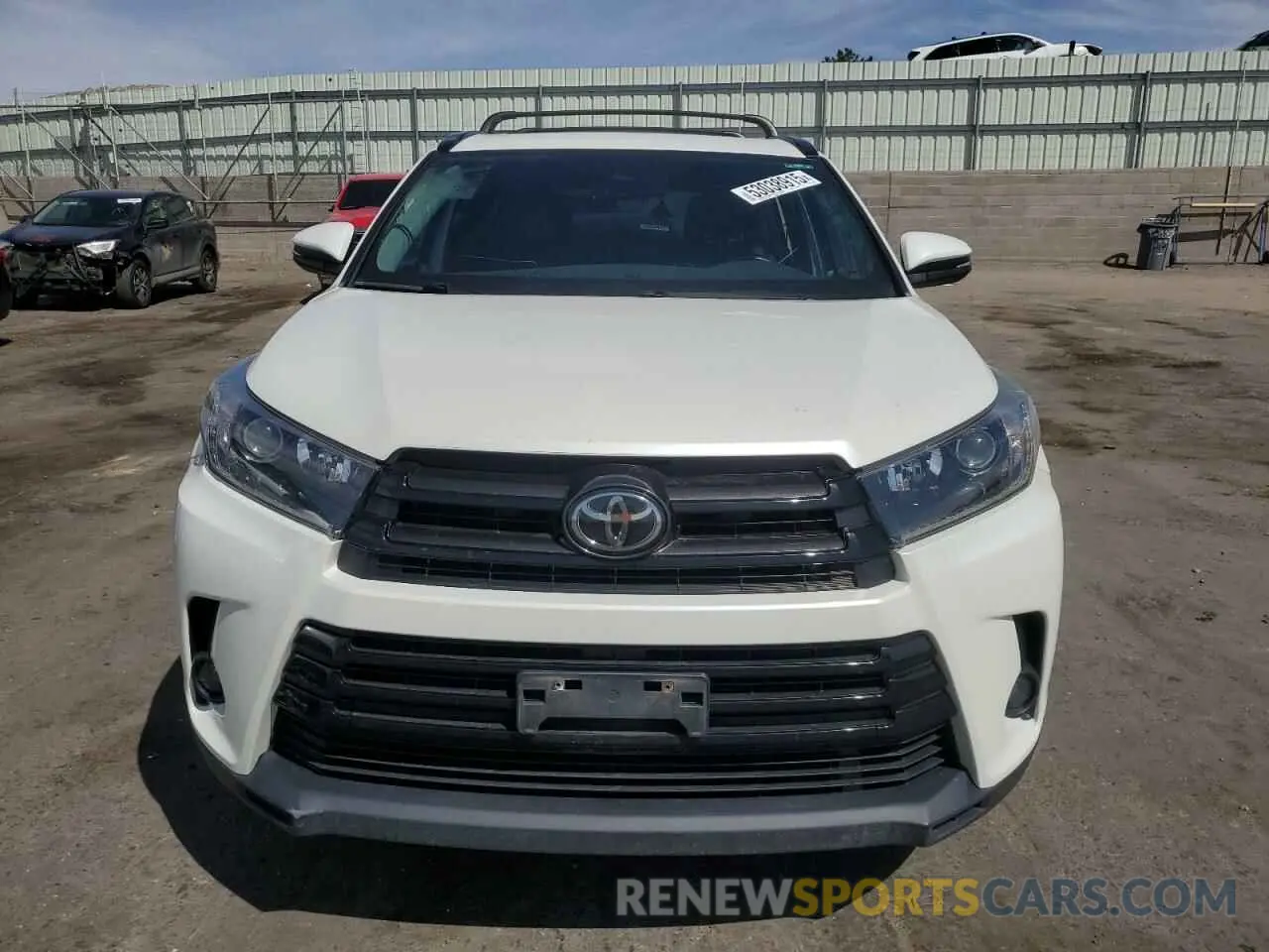 5 Photograph of a damaged car 5TDJZRFH9KS573832 TOYOTA HIGHLANDER 2019
