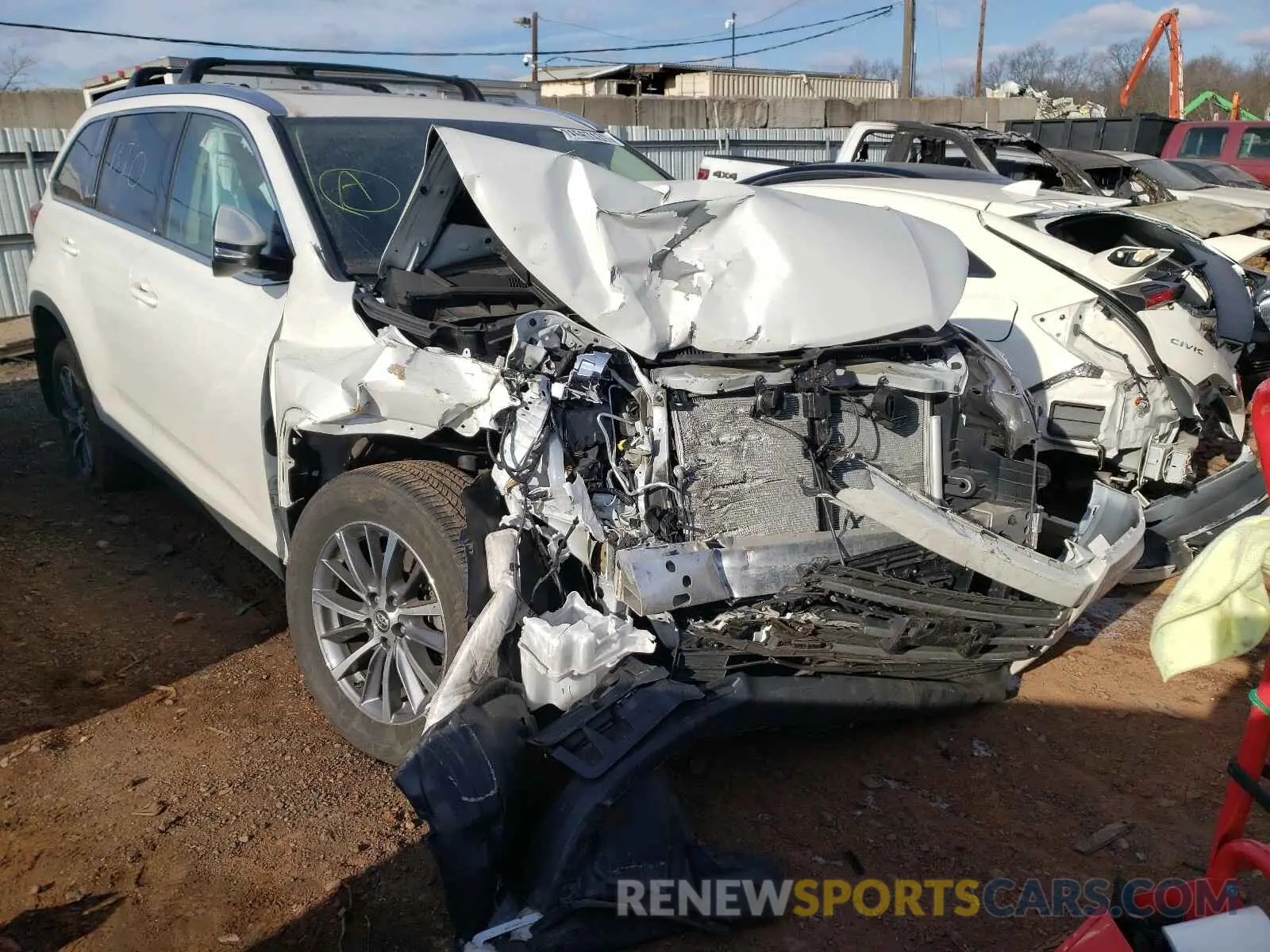1 Photograph of a damaged car 5TDJZRFH9KS584927 TOYOTA HIGHLANDER 2019