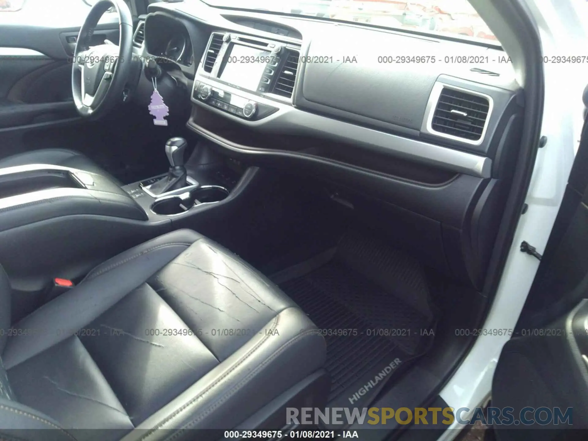 5 Photograph of a damaged car 5TDJZRFH9KS588265 TOYOTA HIGHLANDER 2019