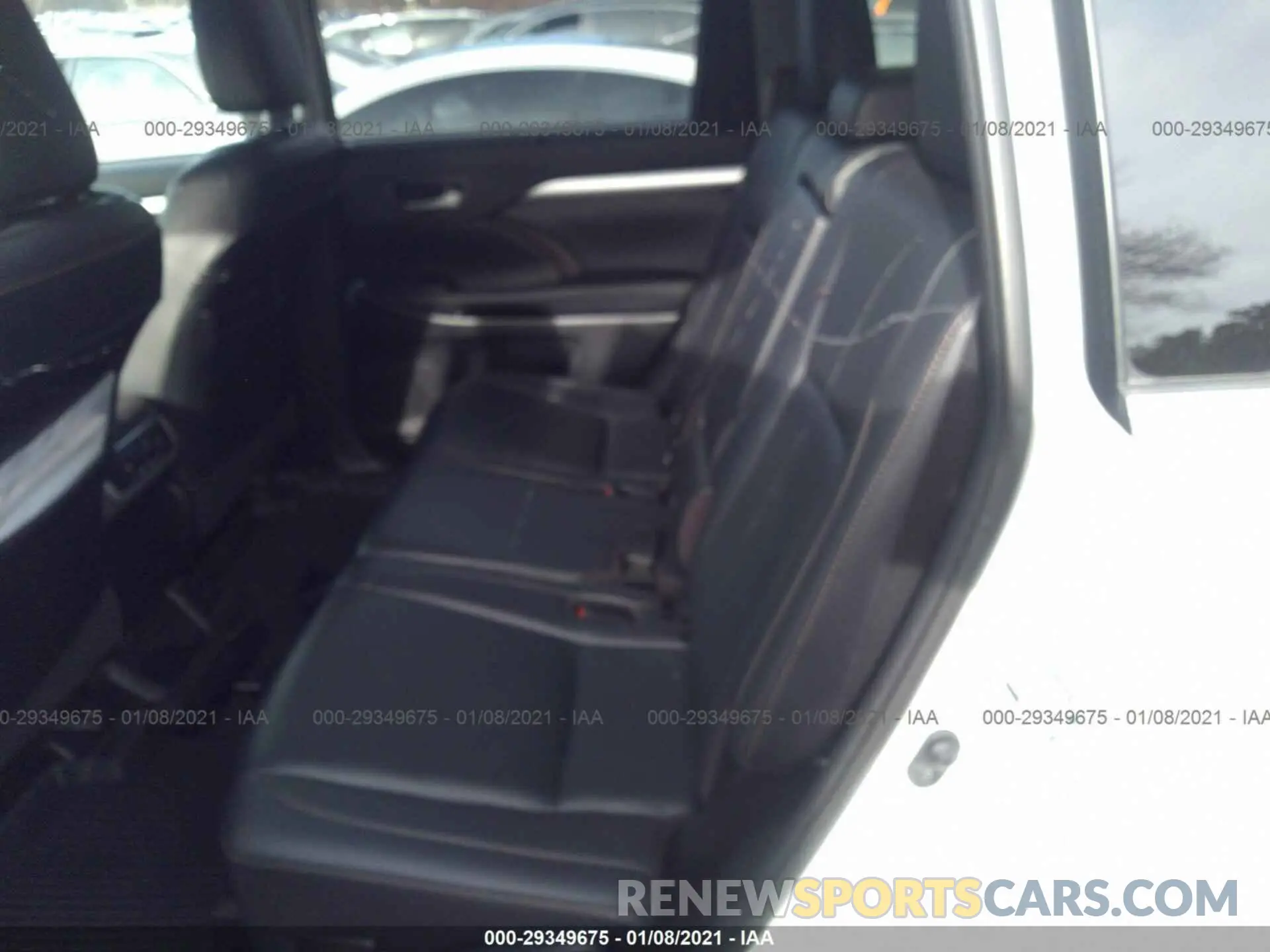 8 Photograph of a damaged car 5TDJZRFH9KS588265 TOYOTA HIGHLANDER 2019