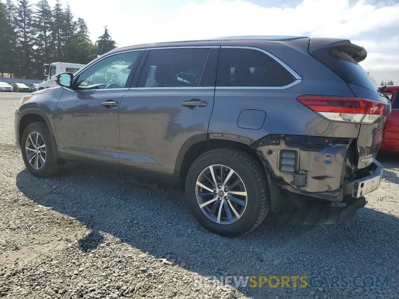 2 Photograph of a damaged car 5TDJZRFH9KS596477 TOYOTA HIGHLANDER 2019