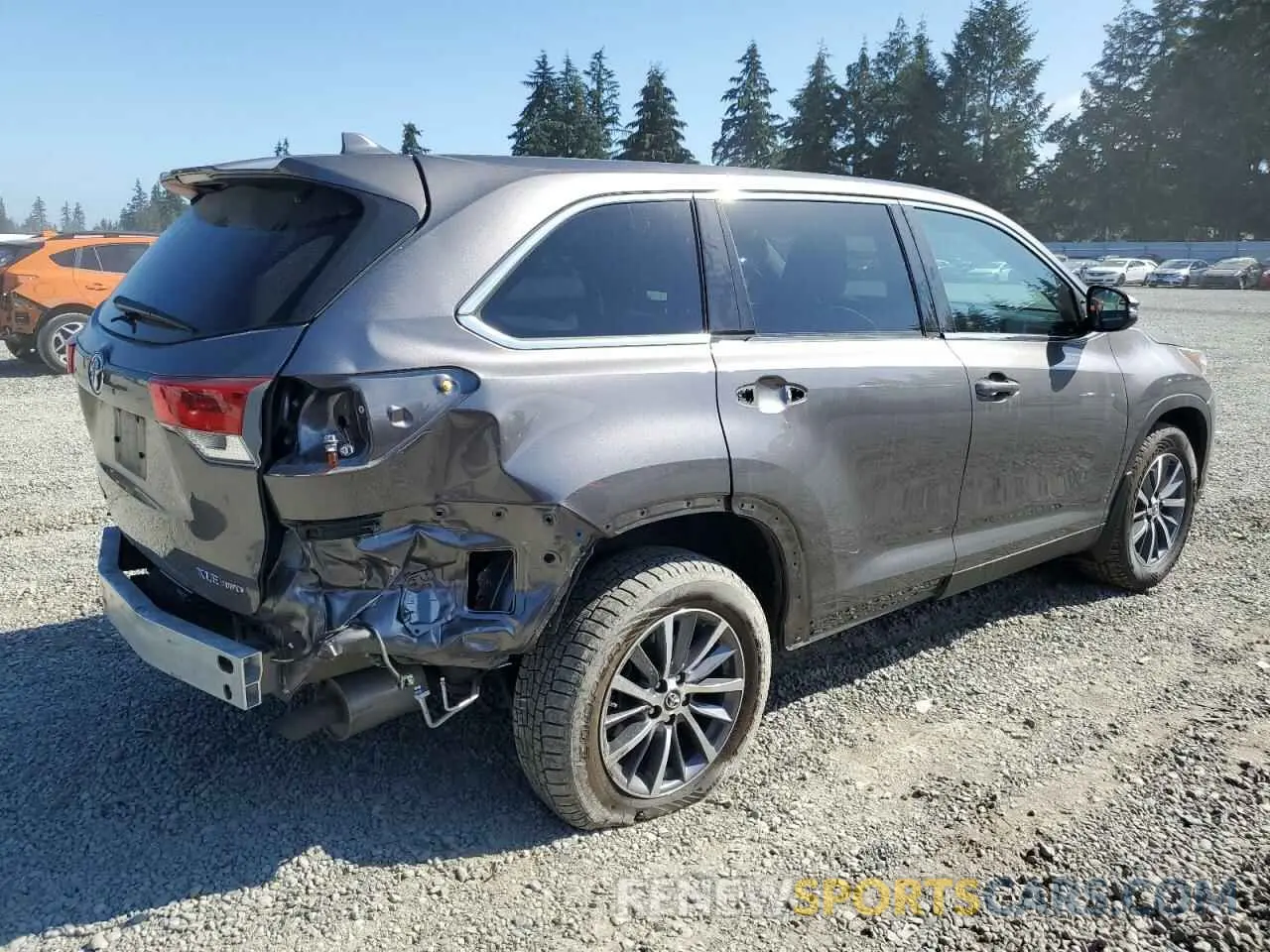 3 Photograph of a damaged car 5TDJZRFH9KS596477 TOYOTA HIGHLANDER 2019