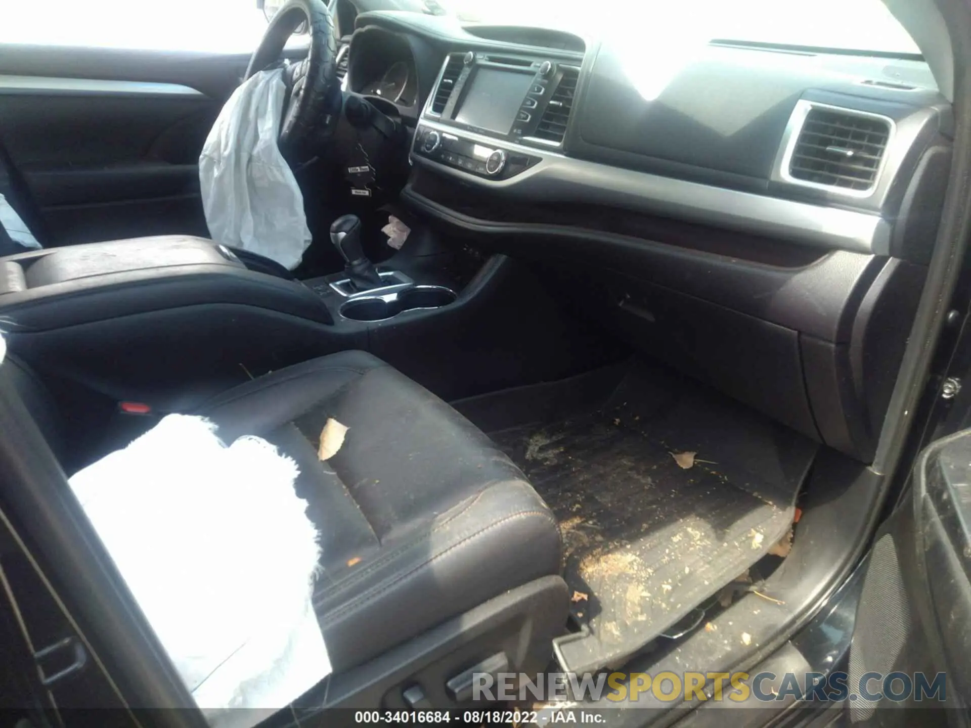 5 Photograph of a damaged car 5TDJZRFH9KS601287 TOYOTA HIGHLANDER 2019