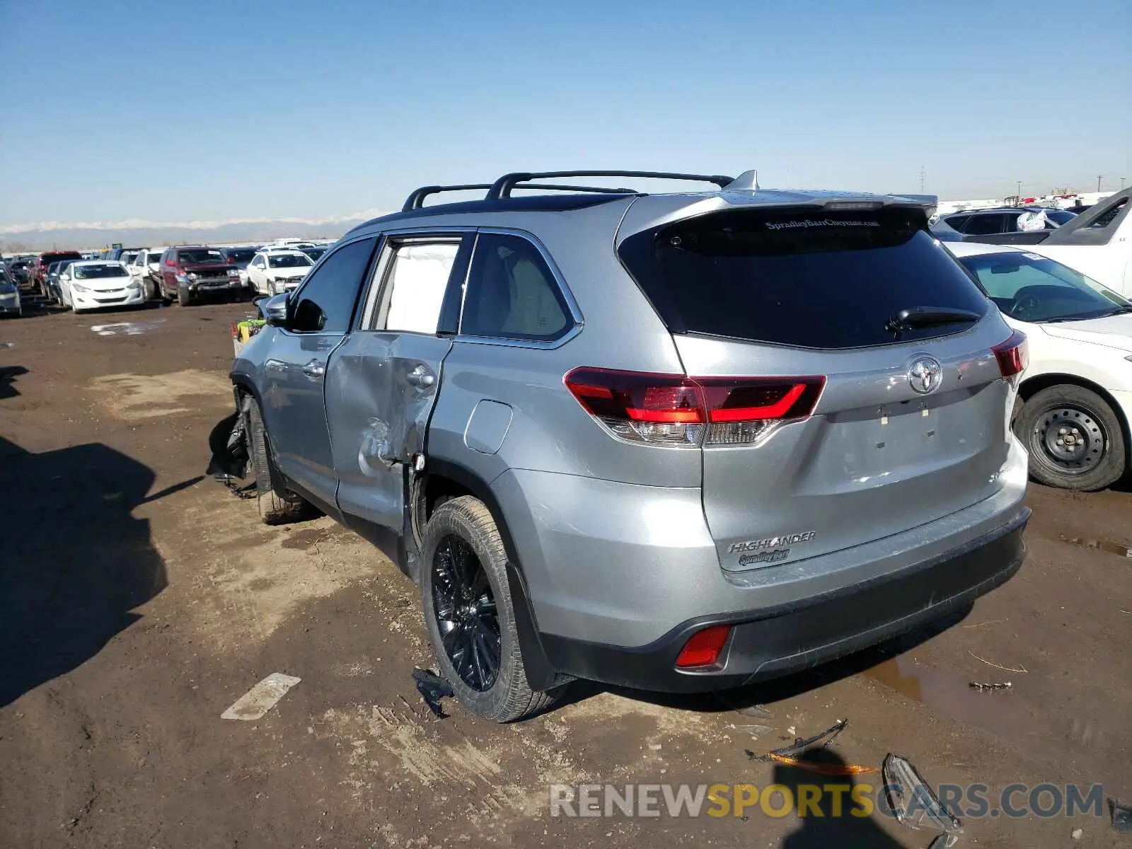 3 Photograph of a damaged car 5TDJZRFH9KS611219 TOYOTA HIGHLANDER 2019