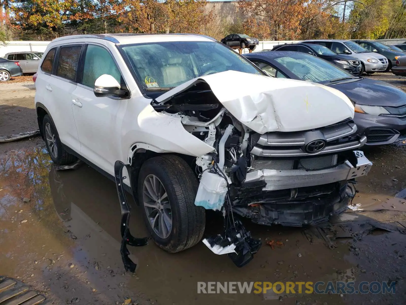 1 Photograph of a damaged car 5TDJZRFH9KS613455 TOYOTA HIGHLANDER 2019