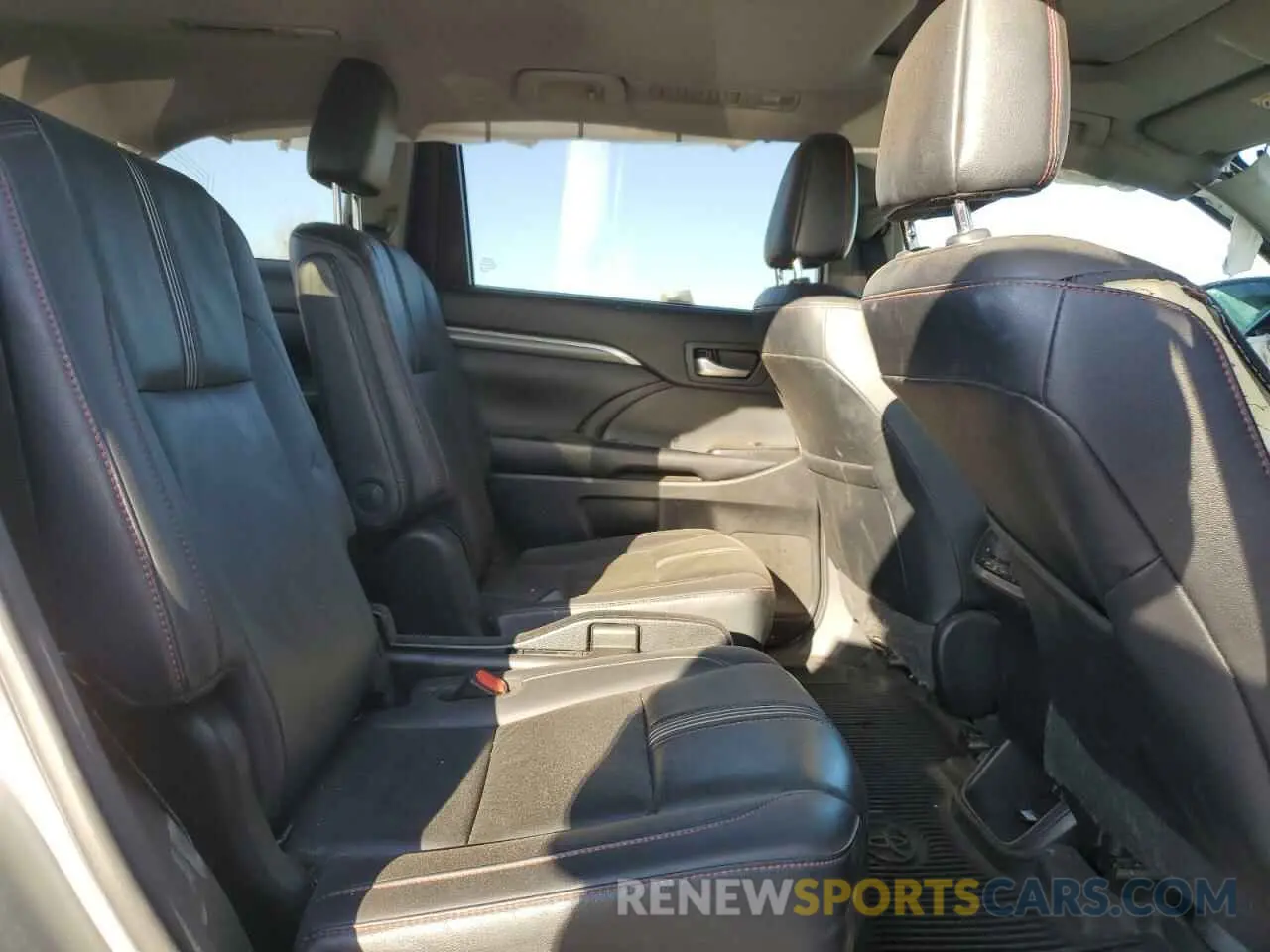 11 Фотография поврежденного автомобиля 5TDJZRFH9KS613925 TOYOTA HIGHLANDER 2019