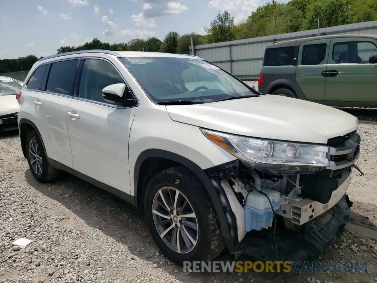 1 Photograph of a damaged car 5TDJZRFH9KS626044 TOYOTA HIGHLANDER 2019