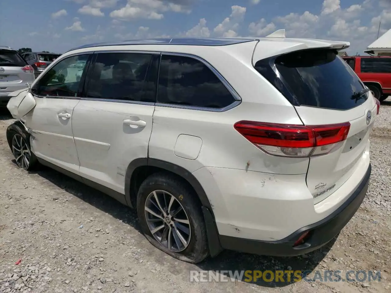 3 Photograph of a damaged car 5TDJZRFH9KS626044 TOYOTA HIGHLANDER 2019