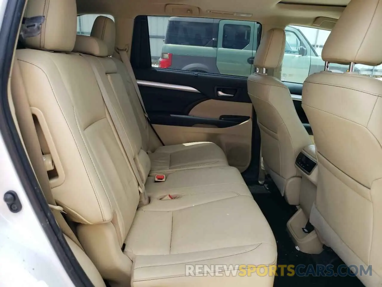 6 Photograph of a damaged car 5TDJZRFH9KS626044 TOYOTA HIGHLANDER 2019