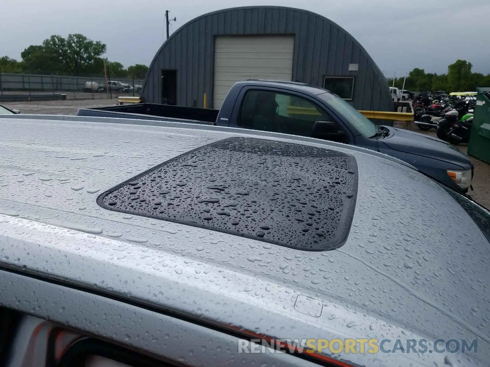 9 Photograph of a damaged car 5TDJZRFH9KS626805 TOYOTA HIGHLANDER 2019
