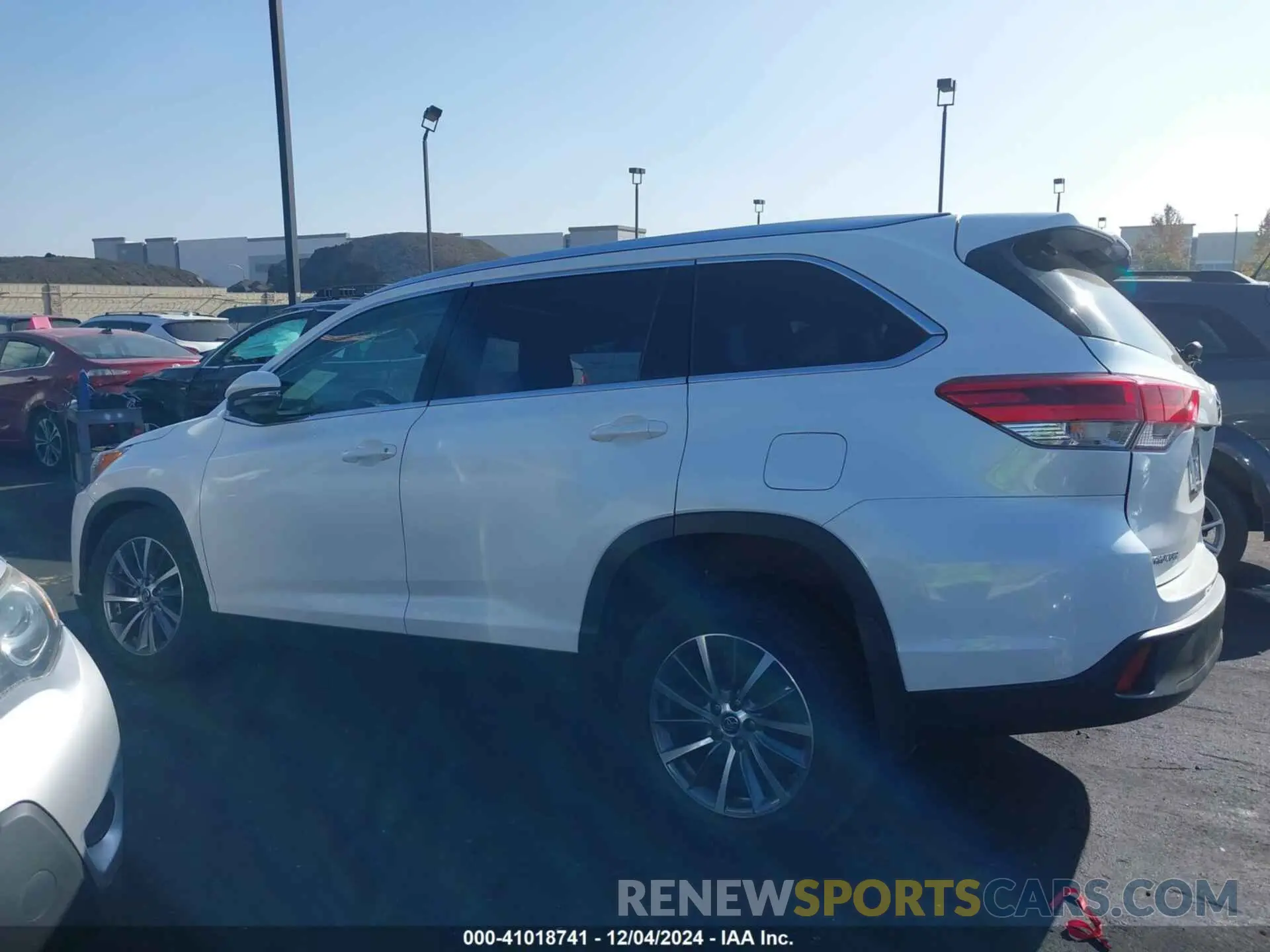 14 Фотография поврежденного автомобиля 5TDJZRFH9KS731473 TOYOTA HIGHLANDER 2019