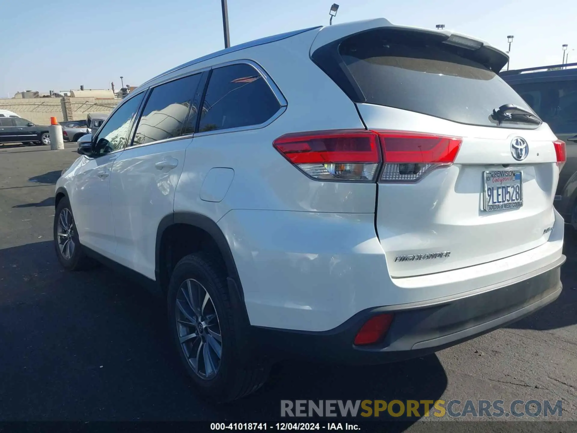3 Фотография поврежденного автомобиля 5TDJZRFH9KS731473 TOYOTA HIGHLANDER 2019