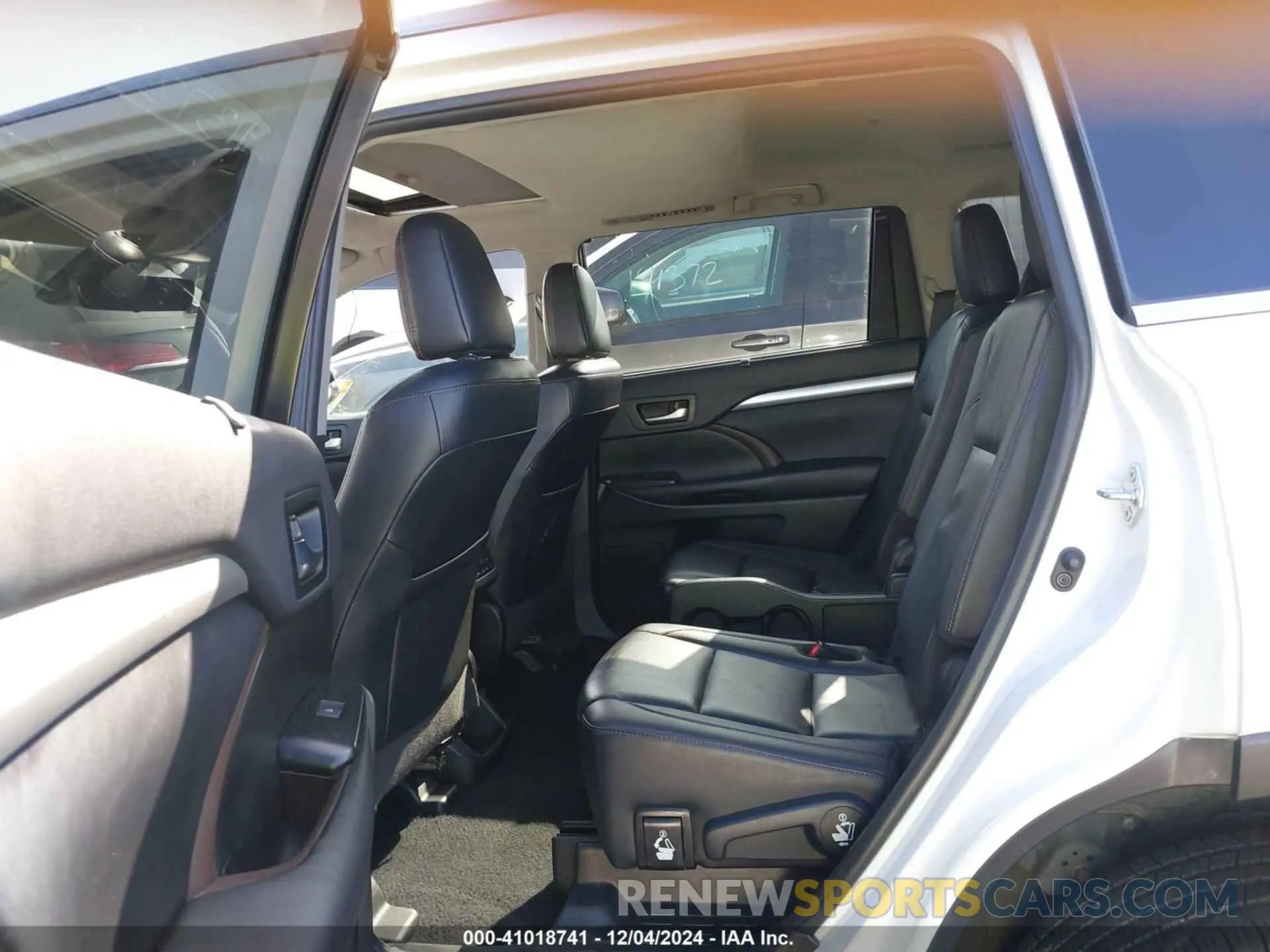 8 Фотография поврежденного автомобиля 5TDJZRFH9KS731473 TOYOTA HIGHLANDER 2019