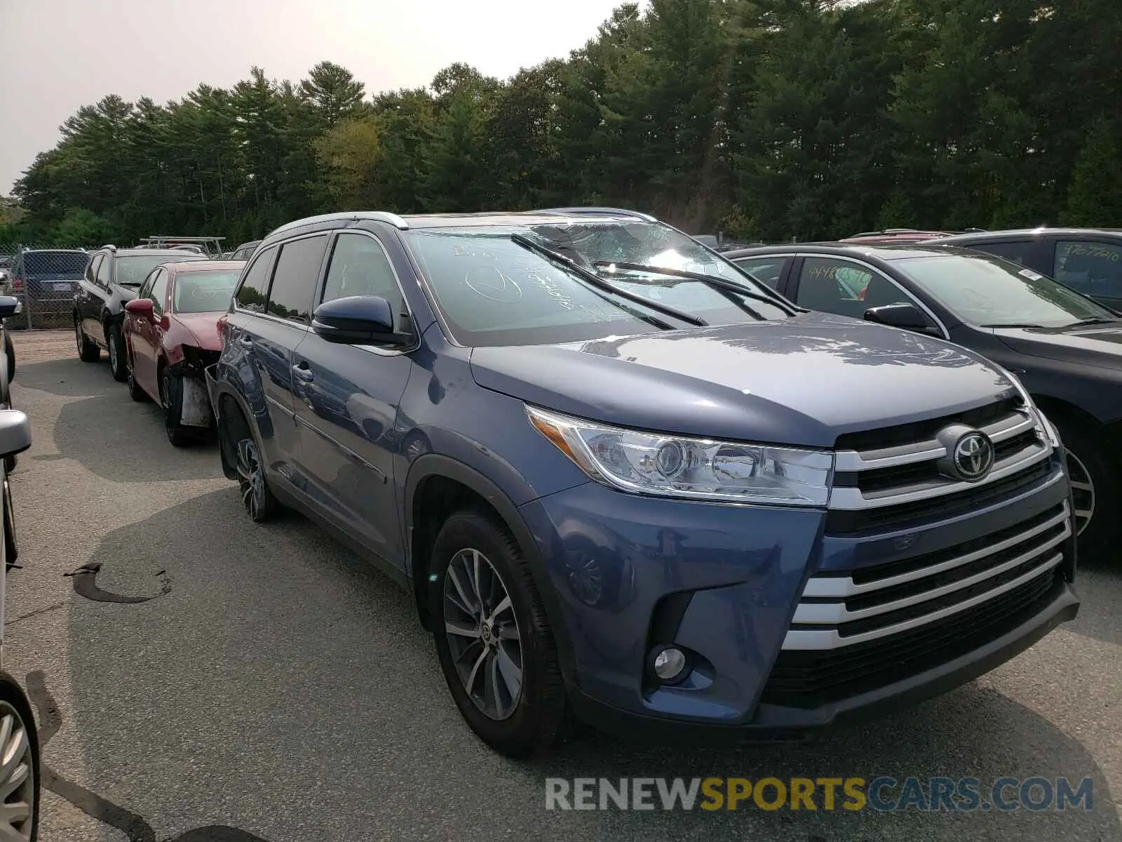 1 Photograph of a damaged car 5TDJZRFH9KS745485 TOYOTA HIGHLANDER 2019