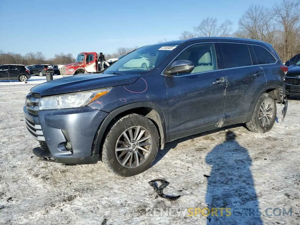 1 Photograph of a damaged car 5TDJZRFH9KS953608 TOYOTA HIGHLANDER 2019