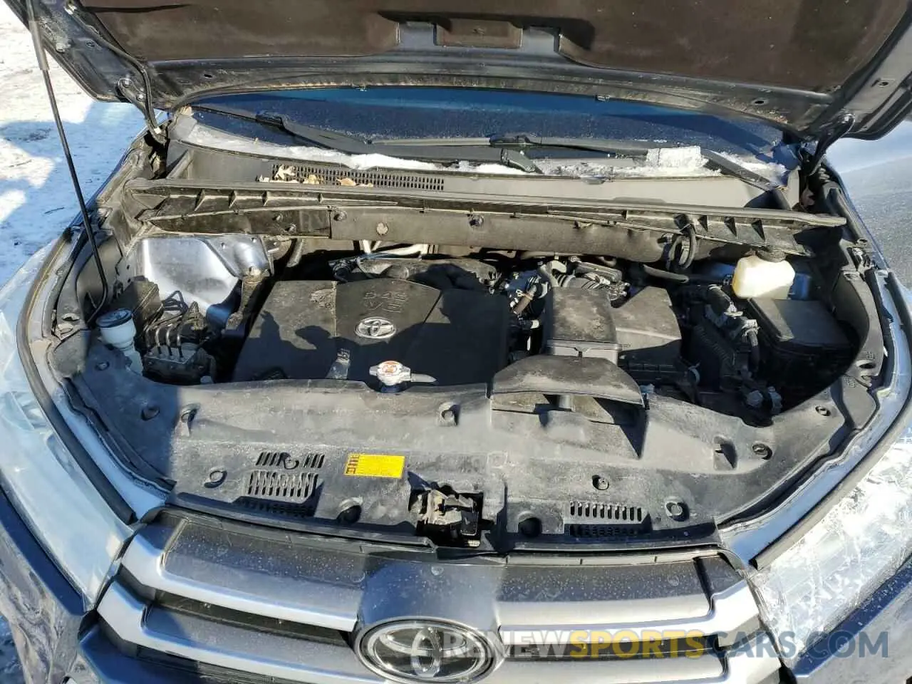 12 Photograph of a damaged car 5TDJZRFH9KS953608 TOYOTA HIGHLANDER 2019