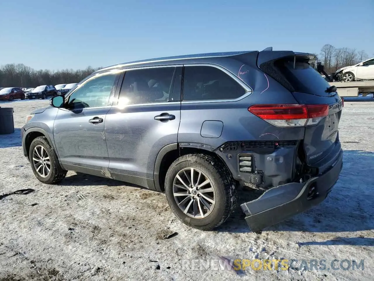 2 Photograph of a damaged car 5TDJZRFH9KS953608 TOYOTA HIGHLANDER 2019