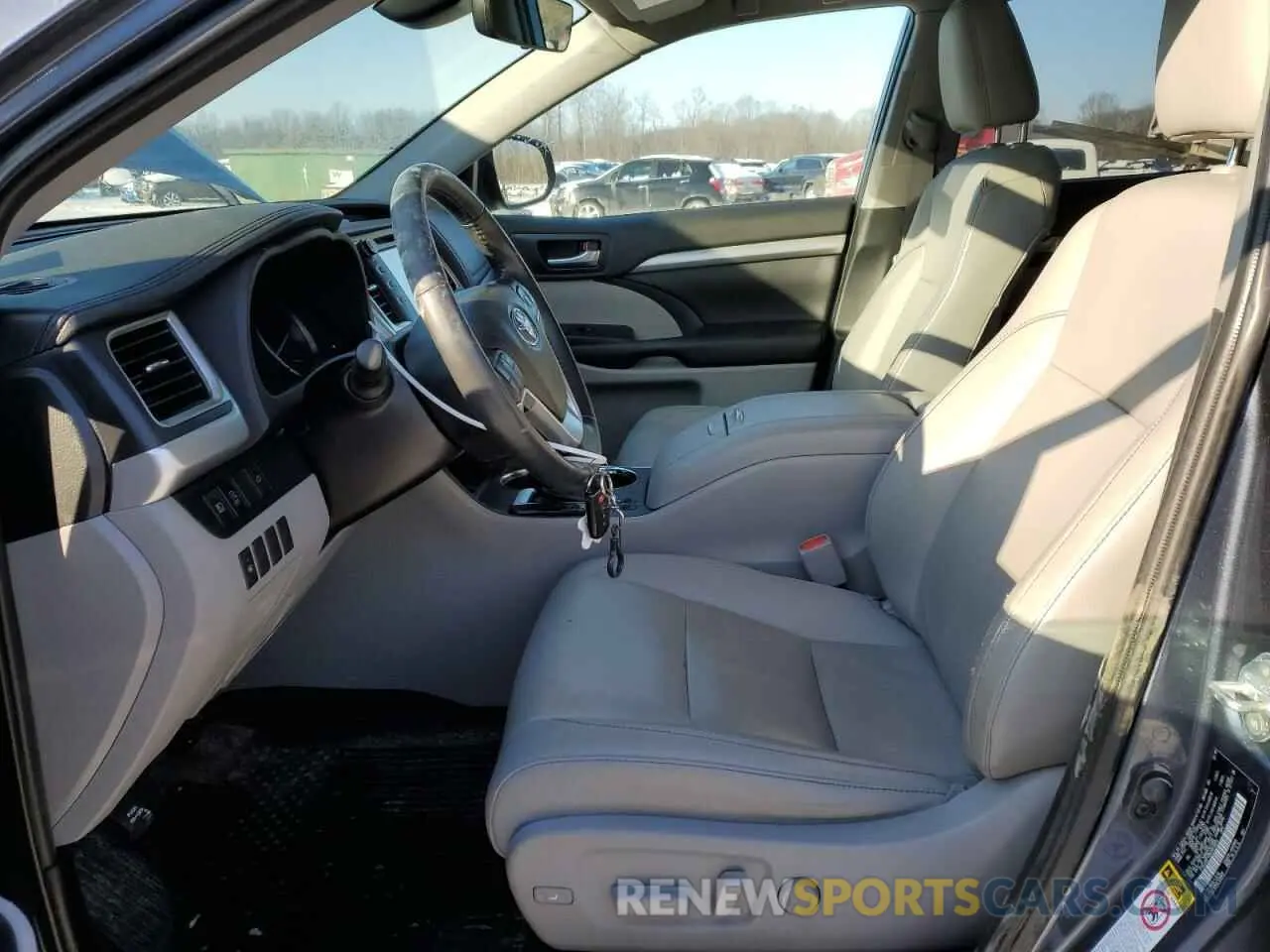 7 Photograph of a damaged car 5TDJZRFH9KS953608 TOYOTA HIGHLANDER 2019