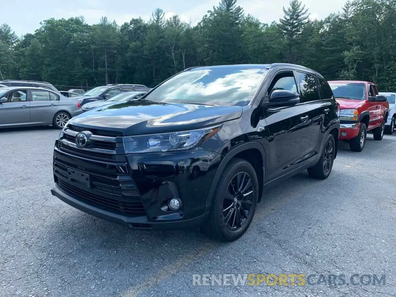 2 Photograph of a damaged car 5TDJZRFH9KS976970 TOYOTA HIGHLANDER 2019