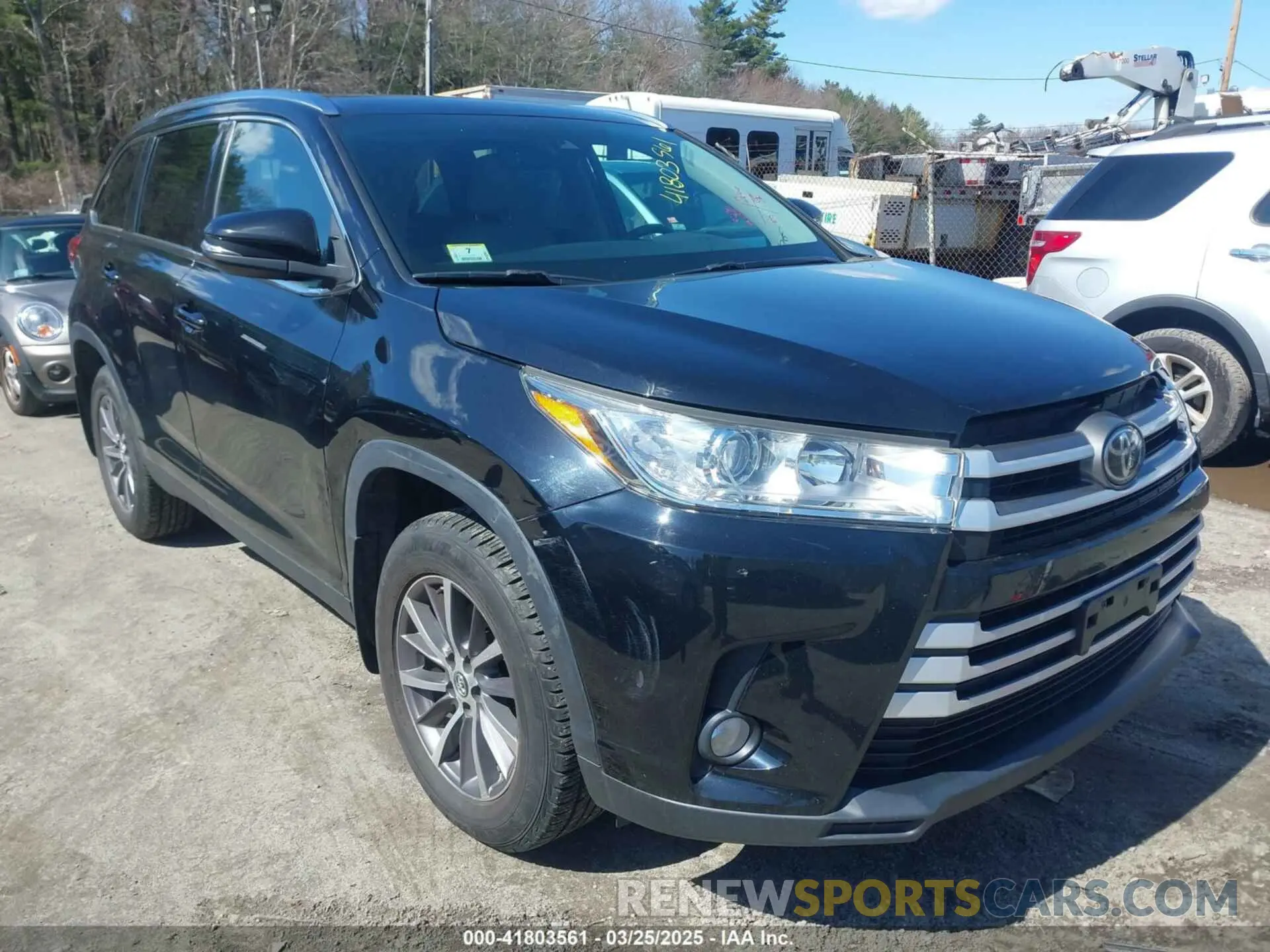 1 Photograph of a damaged car 5TDJZRFHXKS592342 TOYOTA HIGHLANDER 2019