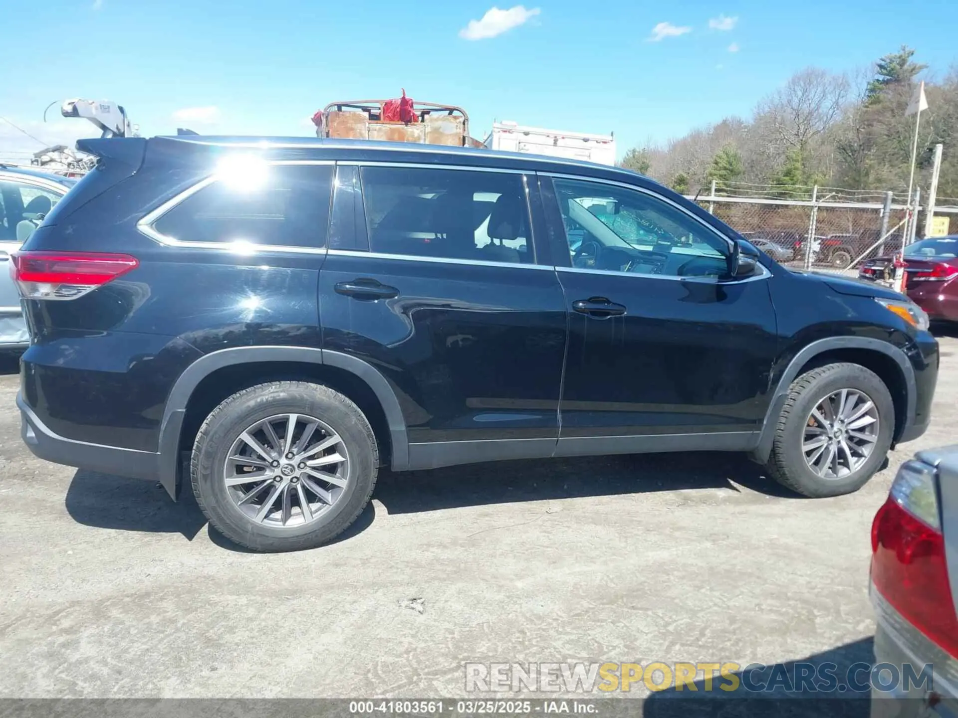13 Photograph of a damaged car 5TDJZRFHXKS592342 TOYOTA HIGHLANDER 2019