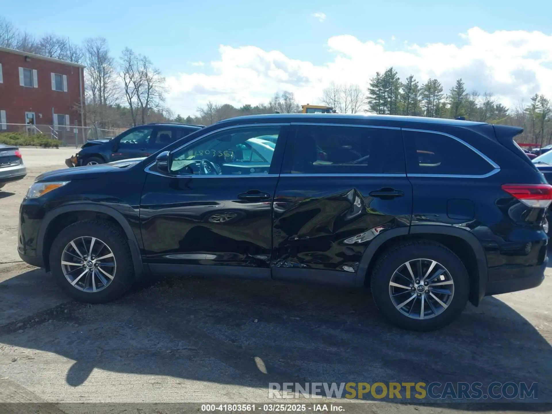 14 Photograph of a damaged car 5TDJZRFHXKS592342 TOYOTA HIGHLANDER 2019