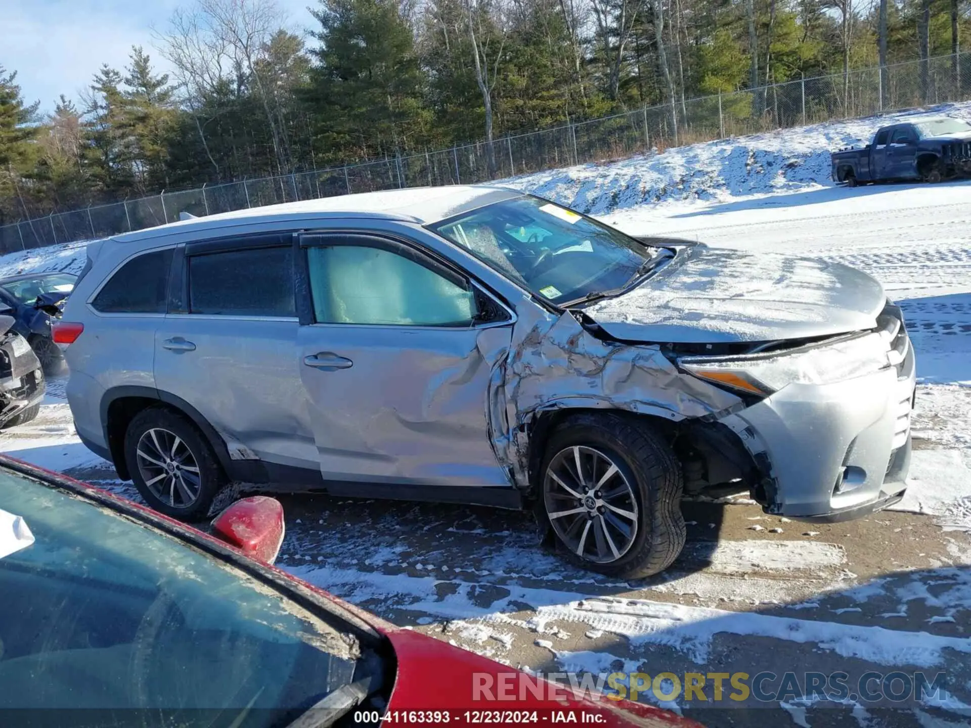 14 Photograph of a damaged car 5TDJZRFHXKS602092 TOYOTA HIGHLANDER 2019
