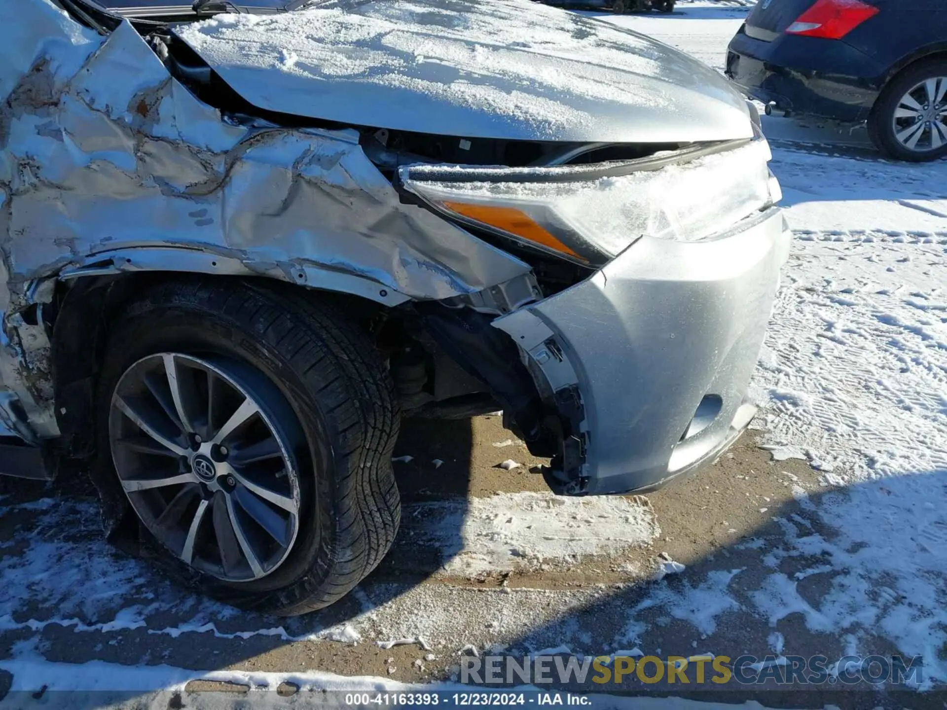 18 Photograph of a damaged car 5TDJZRFHXKS602092 TOYOTA HIGHLANDER 2019