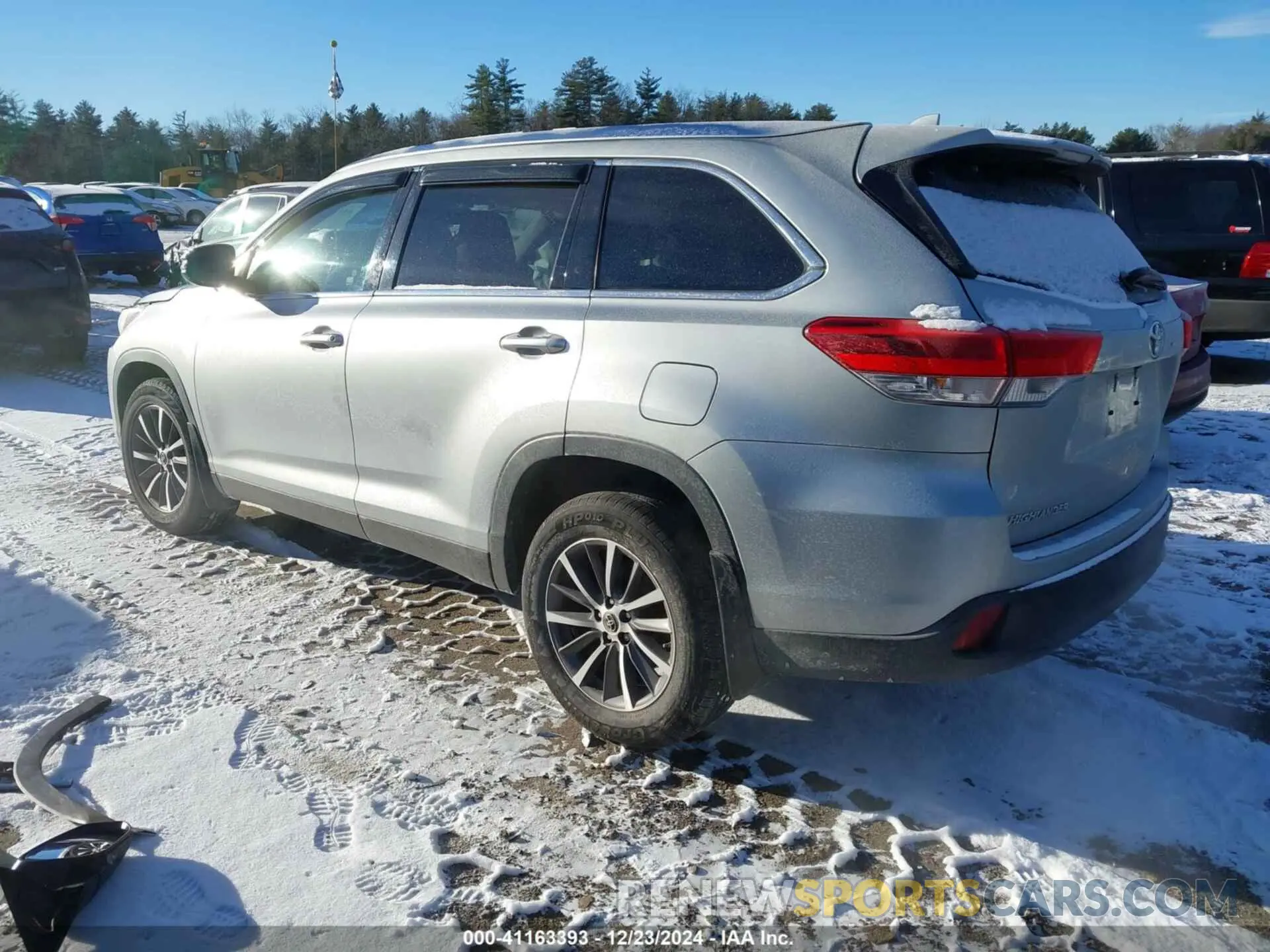 3 Photograph of a damaged car 5TDJZRFHXKS602092 TOYOTA HIGHLANDER 2019