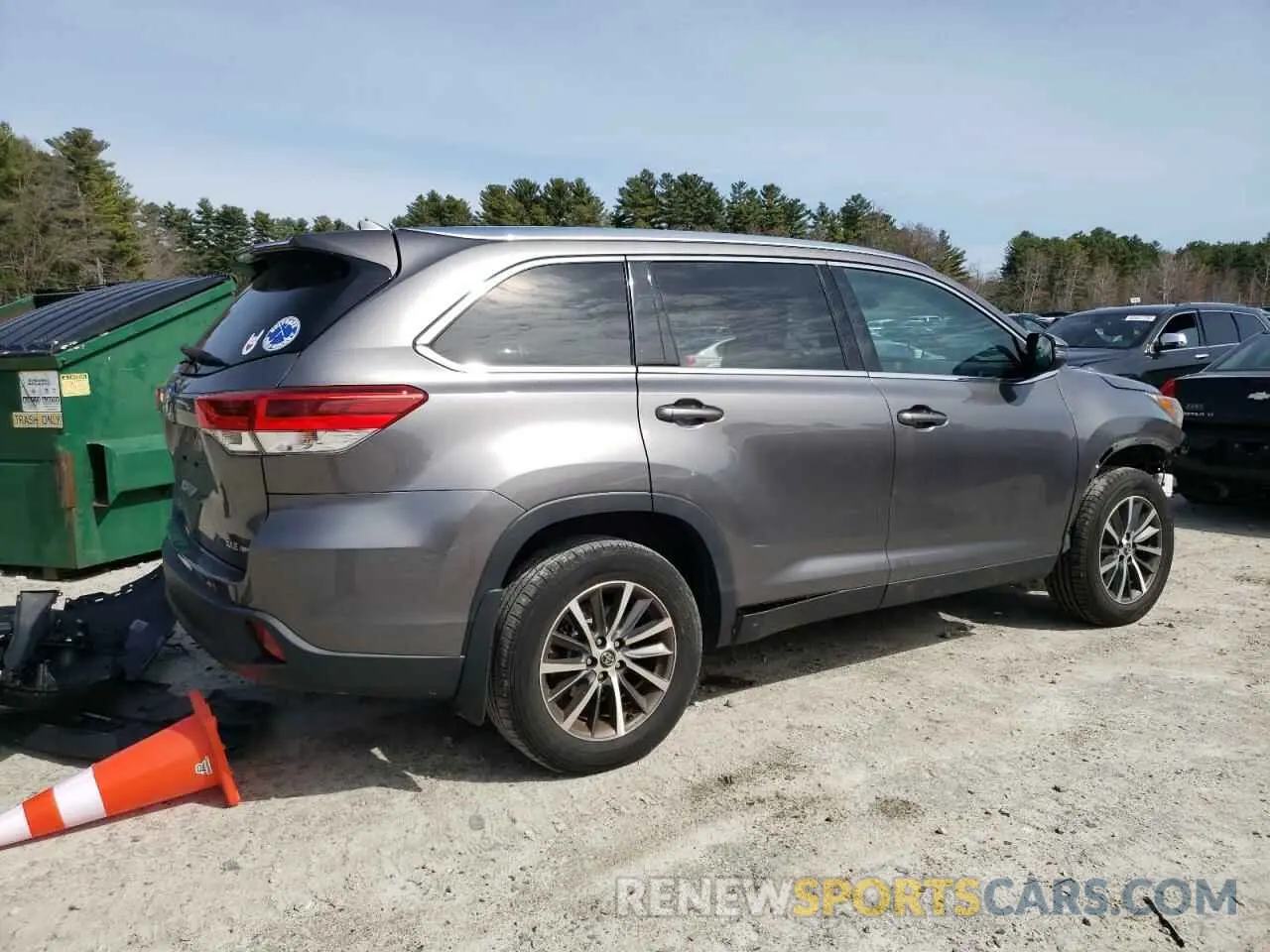 3 Photograph of a damaged car 5TDJZRFHXKS603646 TOYOTA HIGHLANDER 2019