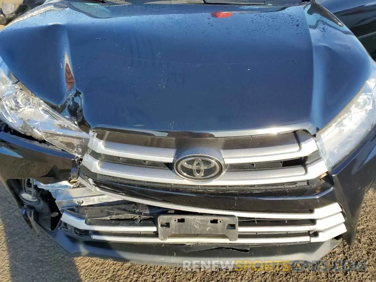 11 Photograph of a damaged car 5TDJZRFHXKS615943 TOYOTA HIGHLANDER 2019