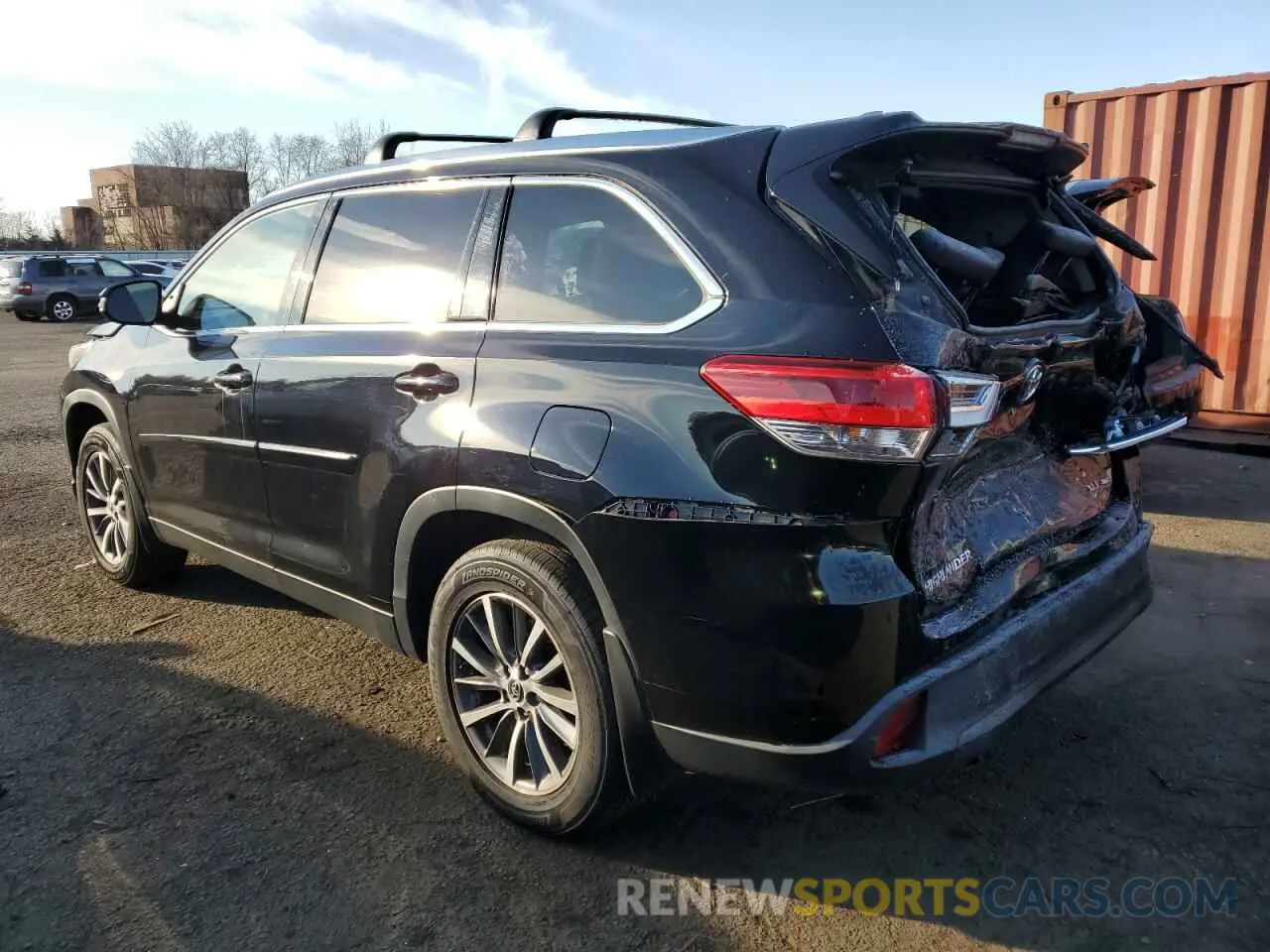 2 Photograph of a damaged car 5TDJZRFHXKS615943 TOYOTA HIGHLANDER 2019