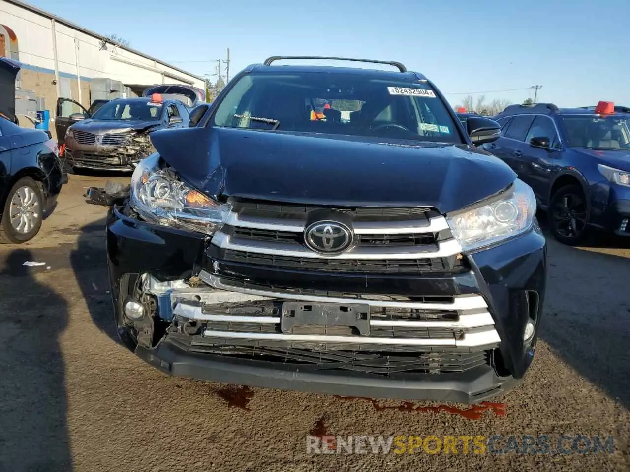 5 Photograph of a damaged car 5TDJZRFHXKS615943 TOYOTA HIGHLANDER 2019