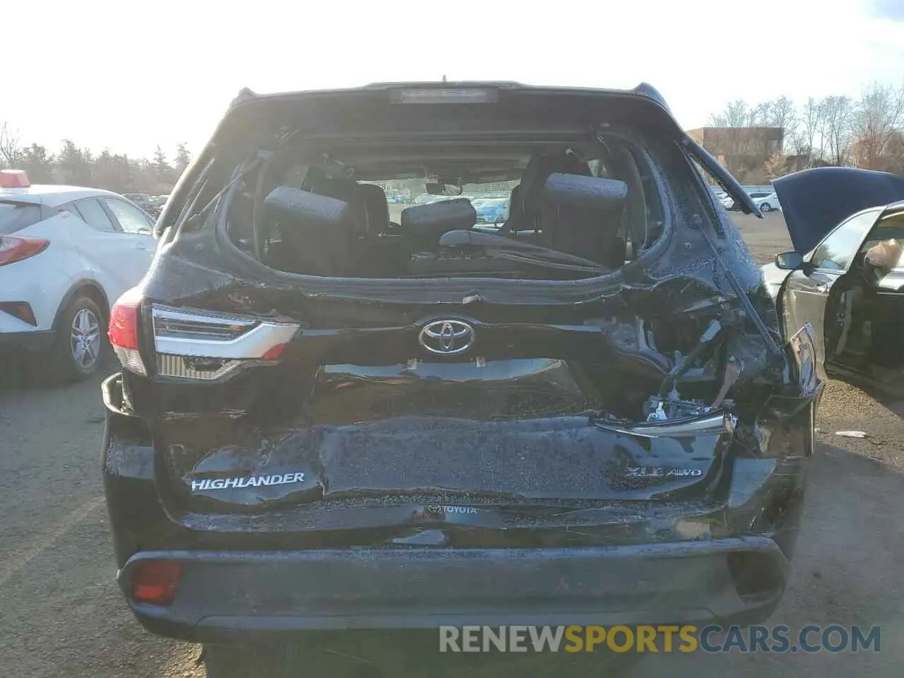 6 Photograph of a damaged car 5TDJZRFHXKS615943 TOYOTA HIGHLANDER 2019