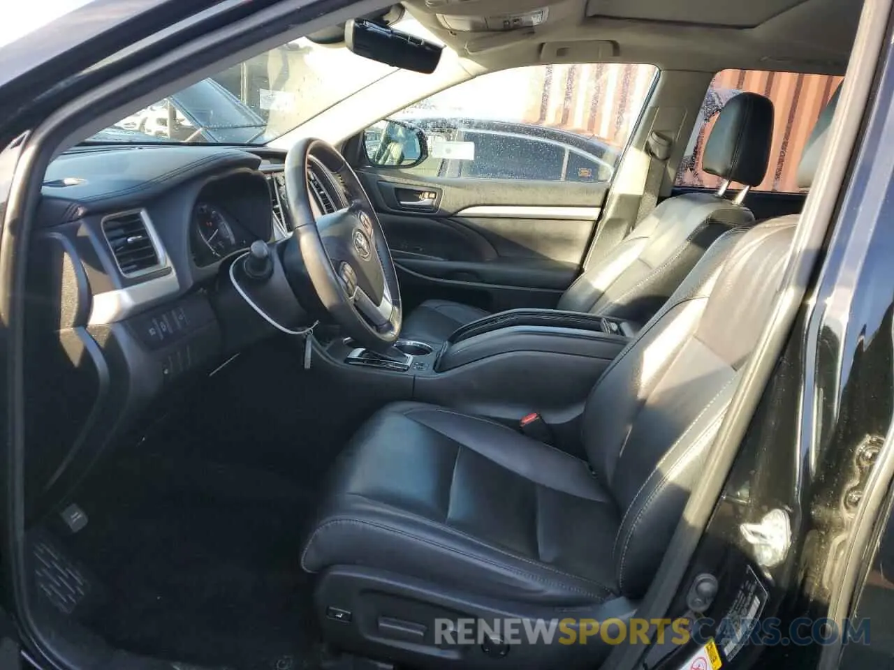 7 Photograph of a damaged car 5TDJZRFHXKS615943 TOYOTA HIGHLANDER 2019