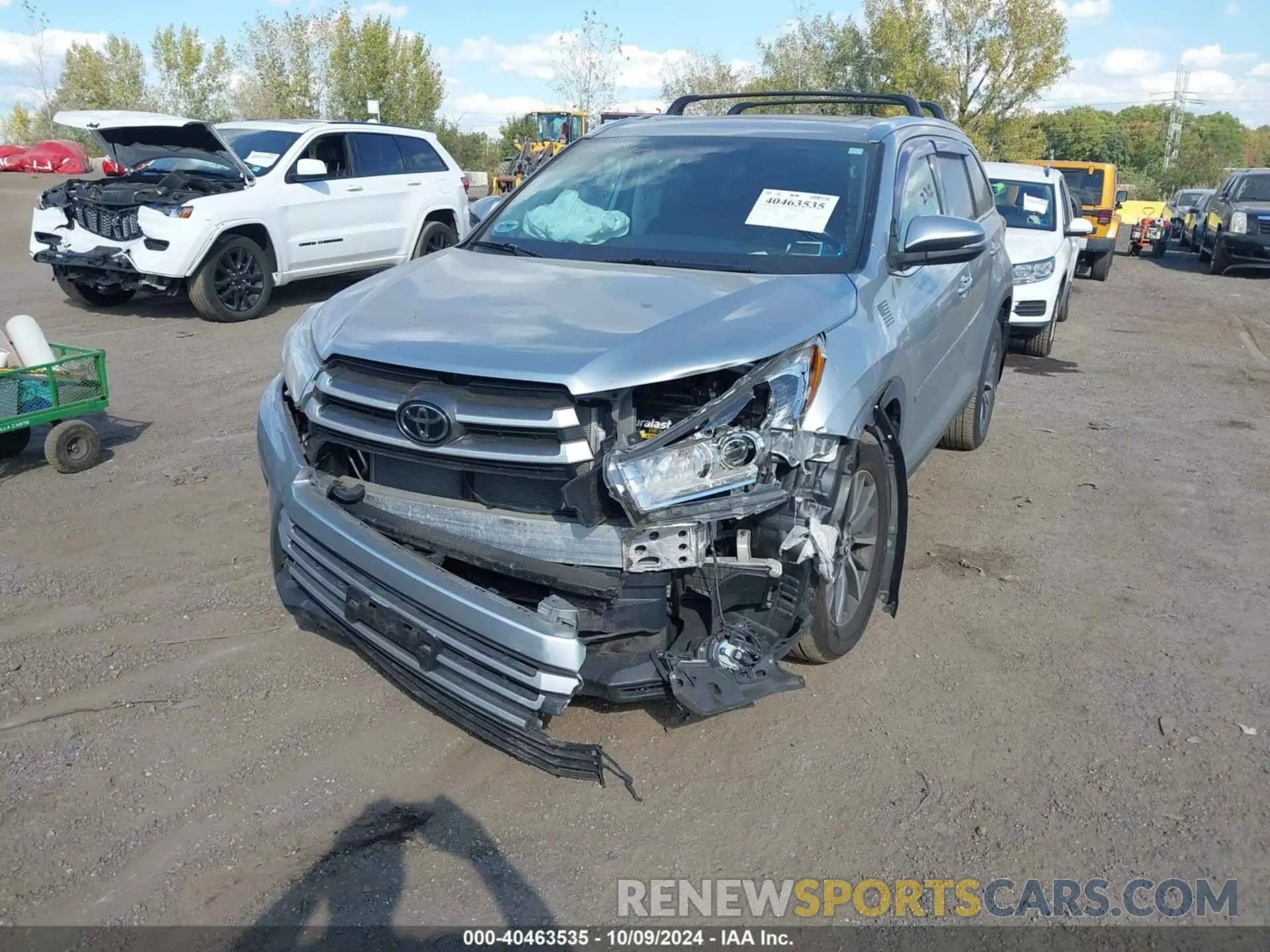 2 Photograph of a damaged car 5TDJZRFHXKS726296 TOYOTA HIGHLANDER 2019