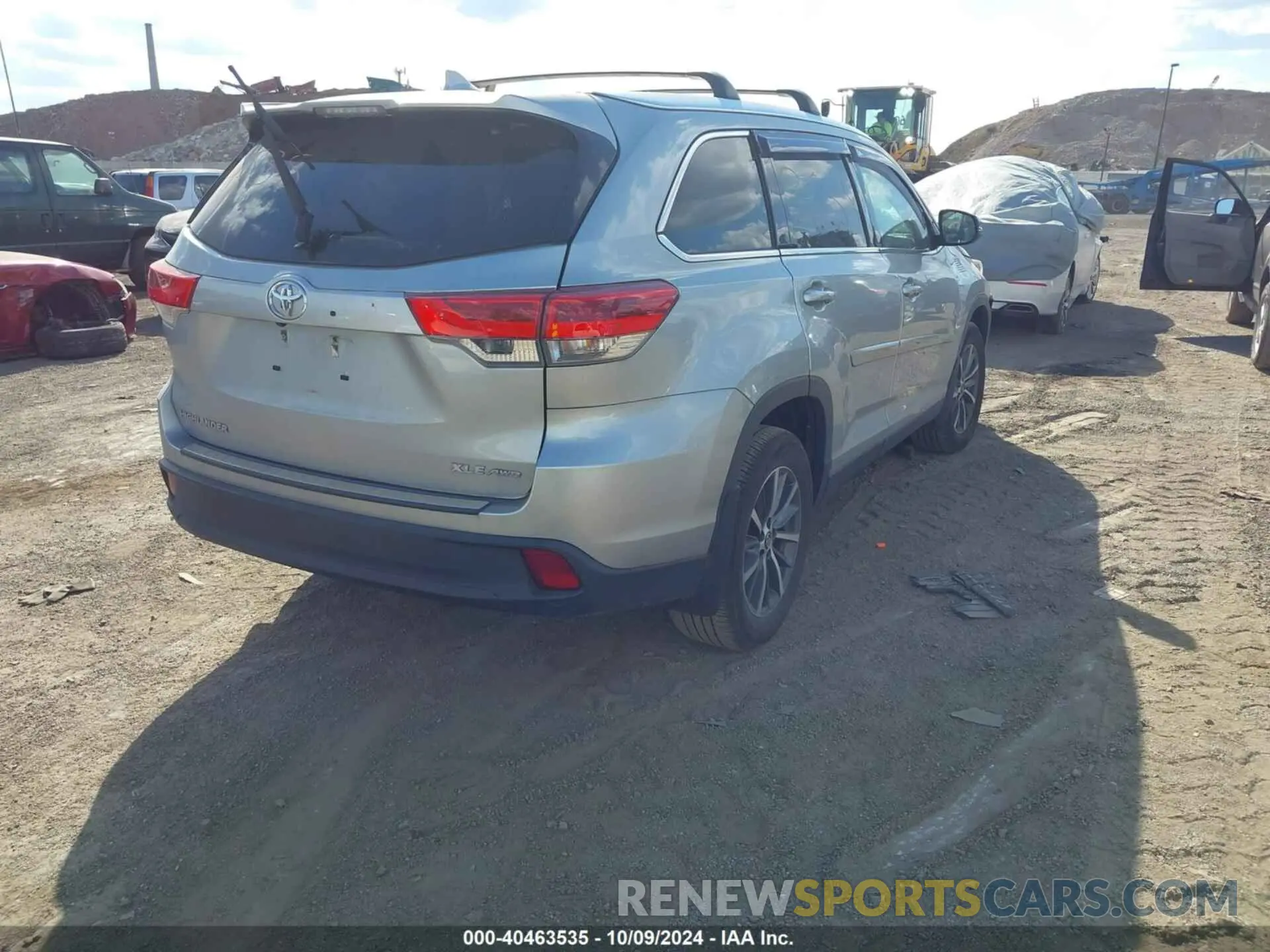 4 Photograph of a damaged car 5TDJZRFHXKS726296 TOYOTA HIGHLANDER 2019